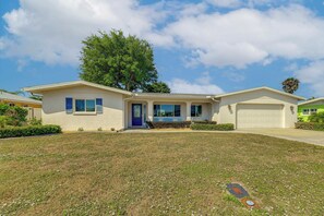 Interior - 2 Mi to Englewood Beach! Home w/ Private Dock (Englewood)