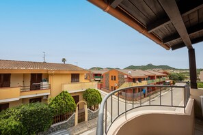 Property grounds - Casa Ale Villasimius: Cozy Two-Level Home for 4 Guests Near Beaches and Services (Villasimius)