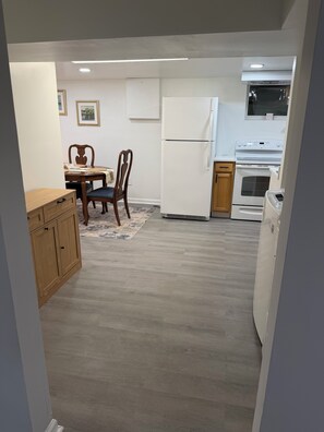 Private kitchen - Cozy basement near National Harbor and 25 min close to D.C. (Fort Washington)