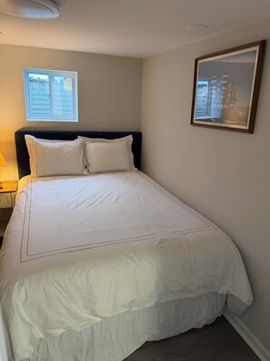 Room - Cozy basement near National Harbor and 25 min close to D.C. (Fort Washington)
