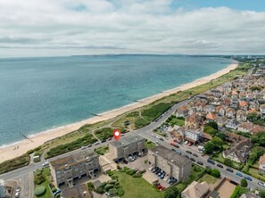 Beach nearby - Shoreline Suite - Beach and seaviews from a private balcony (Bournemouth)