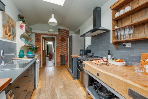The Blue House - Explore beautiful Lymington and New Forest