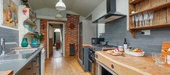 The Blue House - Explore beautiful Lymington and New Forest