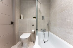 Hair dryer, towels - Harbour View -  Sea Views & Balcony close to Poole Town (Poole)