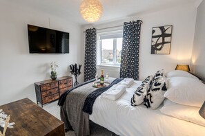 Desk, iron/ironing board, WiFi, bed sheets - The Catalina Breeze - By the harbour, park and town with parking (Dorset)