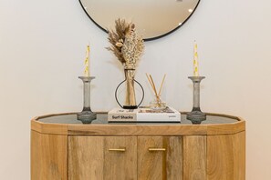 Interior - Aurora`s Abode - Close to Ashley Cross with balcony (Dorset)