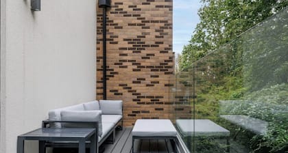 Aurora`s Abode - Close to Ashley Cross with balcony