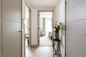 Interior - Vespasian's Abode - Explore the Quay and Old town and close to beach (Poole)