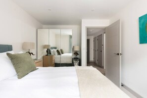 1 bedroom, desk, WiFi, bed sheets - Vespasian's Abode - Explore the Quay and Old town and close to beach (Poole)