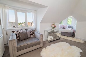 TV - Park Views by Grandeur Property (Poole)