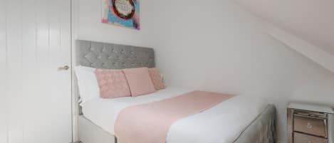 2 chambres, bureau, Wi-Fi, draps fournis