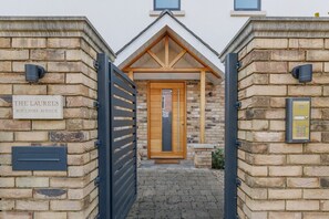 Exterior detail - The Laurels - Family space close to Penn Hill & the beach (Poole)