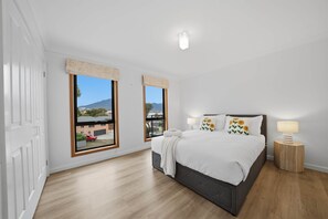 Room - Scenic Risdon Retreat | Deck, Views & Nature Trail (Risdon)