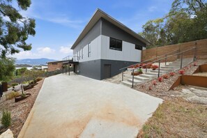 Property grounds - Scenic Risdon Retreat | Deck, Views & Nature Trail (Risdon)