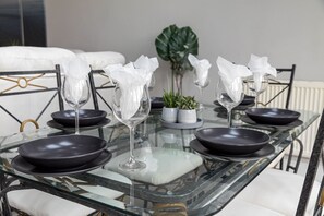 Dining - Sarnia Retreat - Open plan living area & garden close to Poole Quay (Poole)