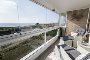 Interior - Seaview Retreat - Cliff top location with sea and beach views (Southbourne)