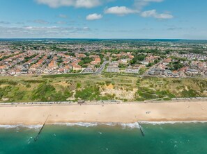 Beach - Seaview Retreat - Cliff top location with sea and beach views (Southbourne)
