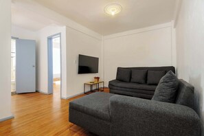 TV - Edificio Aurora | A Historic Downtown Apartment (Centro)