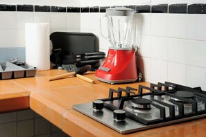 Fridge, microwave, stovetop, coffee/tea maker - Edificio Aurora | A Historic Downtown Apartment (Centro)