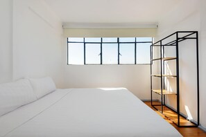2 bedrooms, WiFi, bed sheets - Edificio Aurora | A Historic Downtown Apartment (Centro)