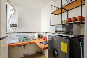 Een koelkast, een magnetron, een kookplaat