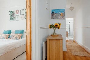 Desk, iron/ironing board, WiFi, bed sheets - Beaufort Heights - Well located for Christchurch and the beaches (Dorset)