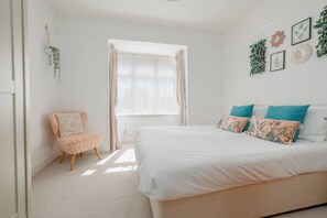 Desk, iron/ironing board, WiFi, bed sheets - Beaufort Heights - Well located for Christchurch and the beaches (Dorset)