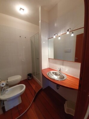 Departamento, 2 habitaciones, Terraza, vista a la ciudad | Baño