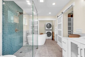Shower, towels - 🐬Single Family Home☀Private Pool🐶Dogs Welcome🌞Sunset Dreams (St. Pete Beach)