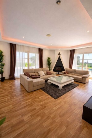 TV - Villa MMH 5min to the beach (AN)
