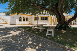 Outdoor dining - Villa MMH 5min to the beach (AN)