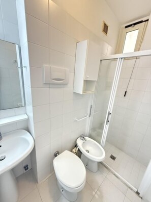 Apartment, 2 Bedrooms, Terrace, Ocean View | Bathroom - Perfect Holiday Flat With Pool (Lignano Sabbiadoro)