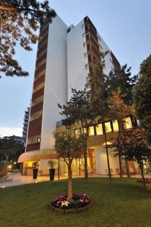 Exterior - Perfect Holiday Flat With Pool (Lignano Sabbiadoro)