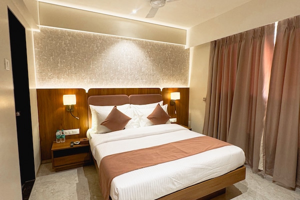 Deluxe Double Room | Desk, laptop workspace, free WiFi