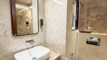Deluxe Double Room | Bathroom