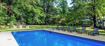 The Nordic cottage, huge modern pool, hot tub.