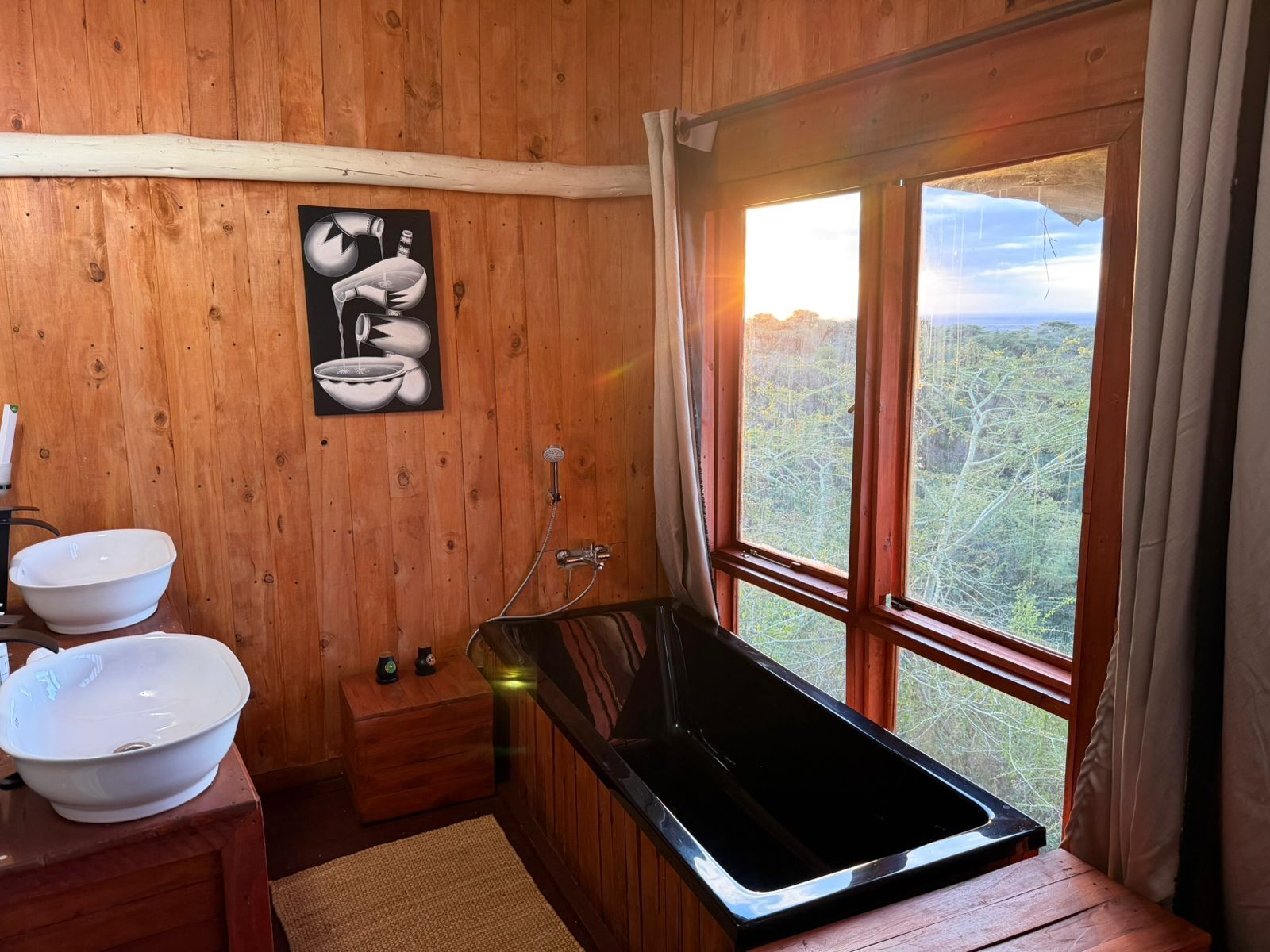 Habitación clásica, balcón, vista al valle | Baño | Tina y regadera independientes, toallas, jabón, shampoo 
