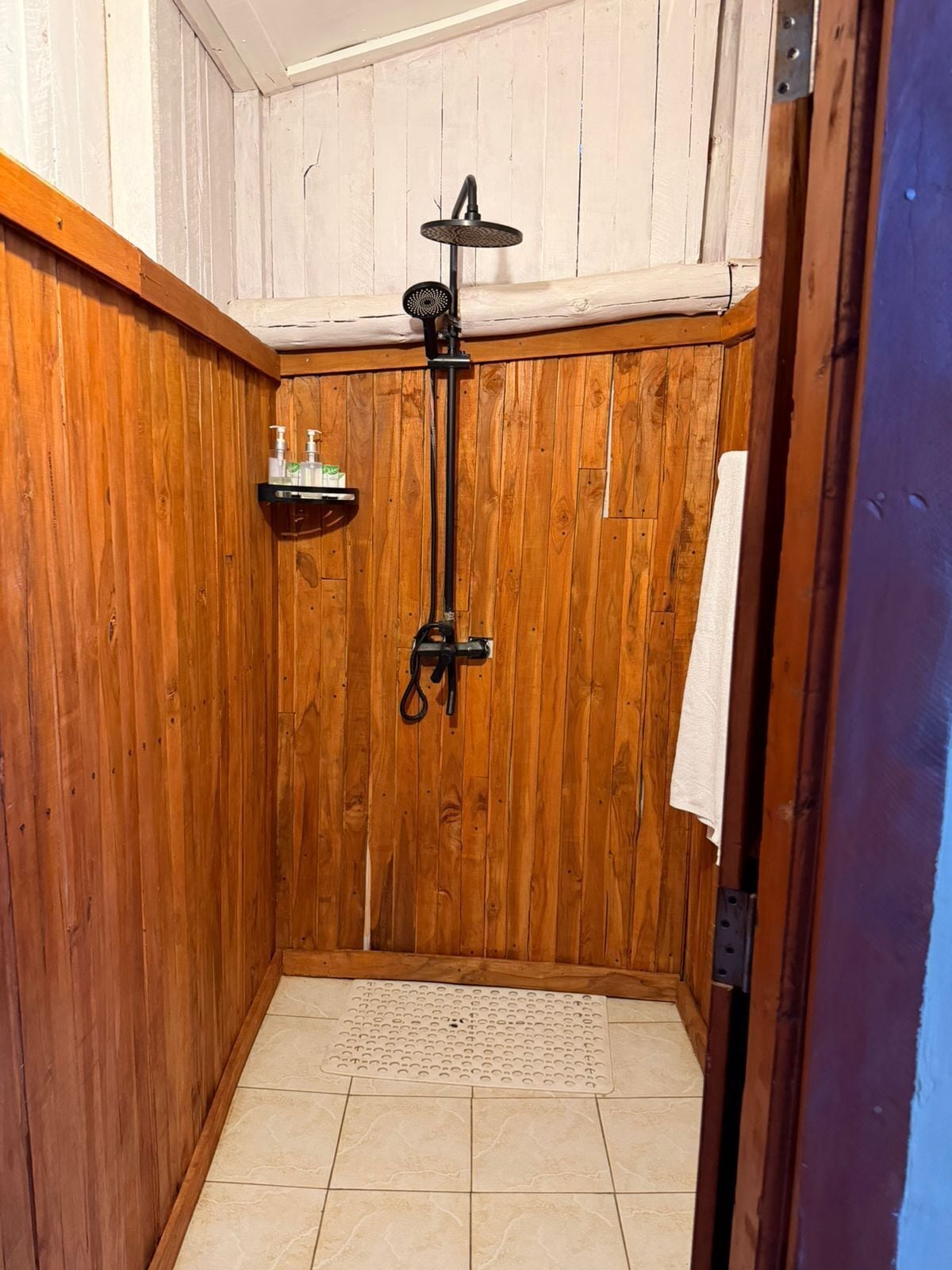 Classic Room, Balcony, Valley View | Bathroom | Separate tub and shower, towels, soap, shampoo