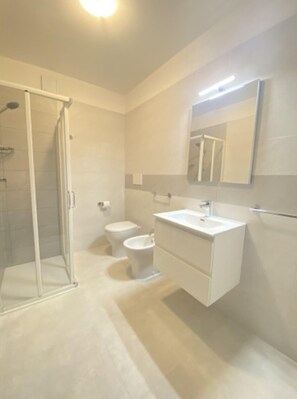 Apartment, 2 Bedrooms, Terrace, Ocean View | Bathroom - Bright and Spacious Vacation Home (Lignano Sabbiadoro)