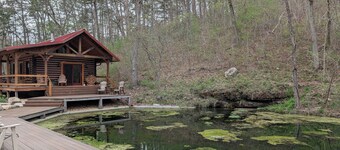 Luxery Craftsman 1-bedroom cabin in SERENE beauty with AC, high end kitchen/bath