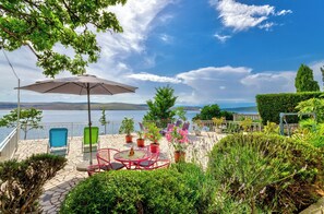 Outdoor dining - Vrbo Property (Jadranovo)