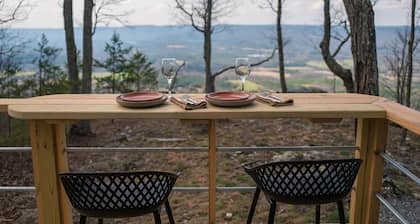 Sunset Chalet-Adventure Awaits!