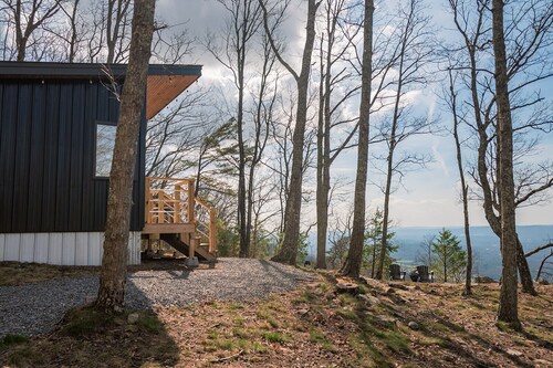 Sunset Chalet-Adventure Awaits!