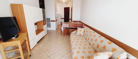 Apartment, 2 Bedrooms, Terrace, Ocean View | Living room