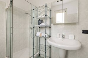 Apartment, 2 Bedrooms, Balcony, Garden View | Bathroom - Serenity Como Lake View Apartment With Pool (Tremezzina)