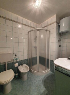 Apartment, 2 Schlafzimmer, Terrasse, Meerblick | Badezimmer