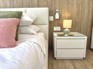 2 bedrooms, desk, iron/ironing board, free WiFi - Eight Point Living SL12 - Sliema (Sliema)