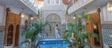 2 piscines extérieures