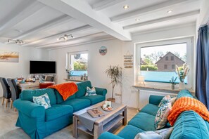 TV, fireplace - Holiday Home for 5 People (105 m²) in Südbrookmerland (Südbrookmerland)