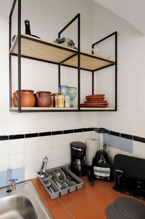 Fridge, microwave, stovetop, coffee/tea maker - Edificio Aurora – Historical Building w/City Views (Centro)